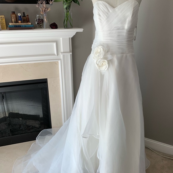 White wedding dress never worn or altered! - Picture 2 of 8